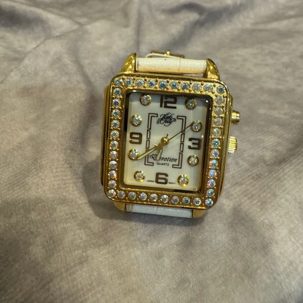 N/A gold tone